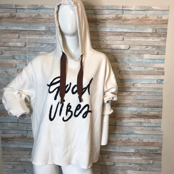 Zara Tops - Oversized “good vibes only” Zara sweater